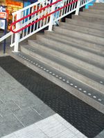 Securiton noppentegel in geleidelijnen voor blinden, slechtzienden & visueel gehandicapten